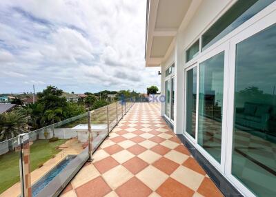 4 Bedrooms House East Pattaya H011783