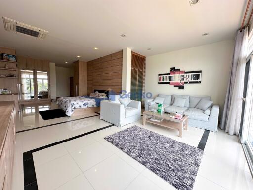 4 Bedrooms House East Pattaya H011783