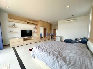 4 Bedrooms House East Pattaya H011783