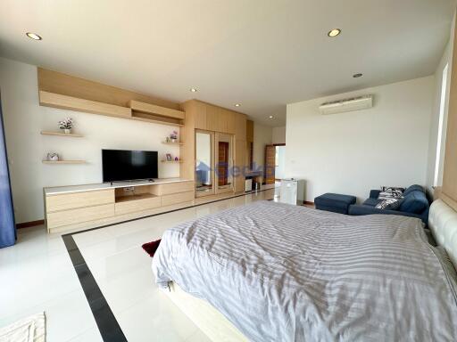 4 Bedrooms House East Pattaya H011783