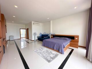 4 Bedrooms House East Pattaya H011783