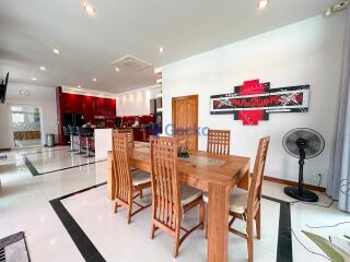 4 Bedrooms House East Pattaya H011783