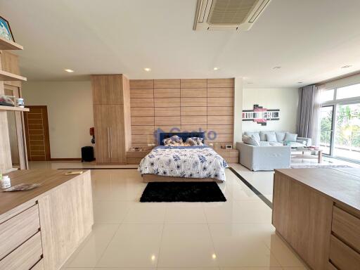 4 Bedrooms House East Pattaya H011783