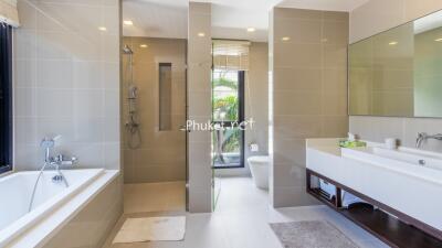 Modern bathroom with bathtub, shower, and large mirror