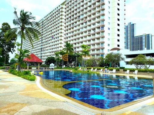 คอนโดนี้มี 1 ห้องนอน  อยู่ในโครงการ คอนโดมิเนียมชื่อ Jomtien Beach Condominium 