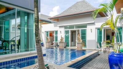 Outdoor view of a modern house with a swimming pool