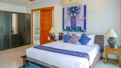 Spacious and well-decorated bedroom with a comfortable bed and modern amenities