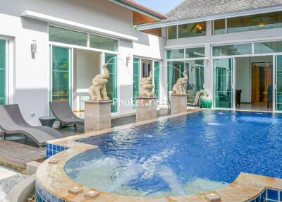 Luxury villa with private pool and sun loungers