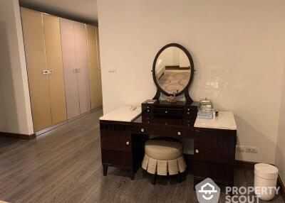 3-BR Condo at The Crest Ruamrudee near BTS Phloen Chit