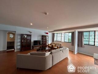 3-BR Condo at S.L.D Condominium near MRT Si Lom