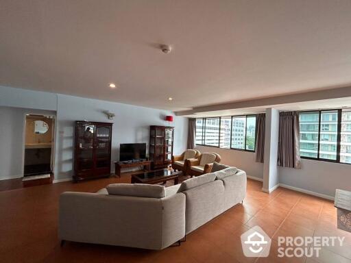 3-BR Condo at S.L.D Condominium near MRT Si Lom