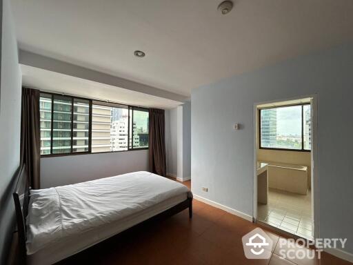 3-BR Condo at S.L.D Condominium near MRT Si Lom