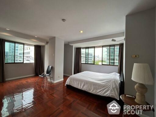 3-BR Condo at S.L.D Condominium near MRT Si Lom