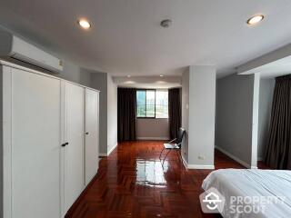 3-BR Condo at S.L.D Condominium near MRT Si Lom