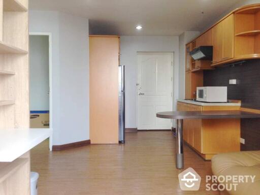 2-BR Condo at Baan Pathumwan Condominium near BTS Ratchathewi