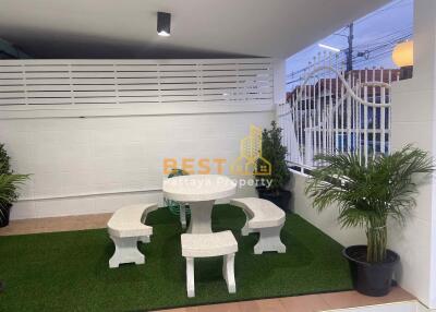 2 Bedrooms Townhouse in Eakmongkol 4 East Pattaya H012022