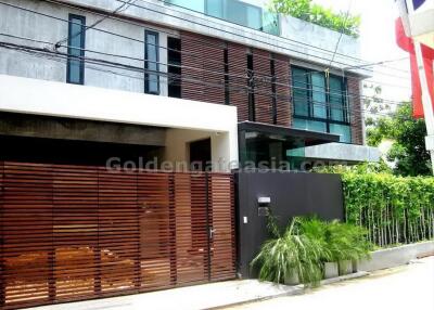 3-Bedroom plus study room Modern House with Garden and Pool - Thonglor