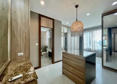 Villa Asoke 2 bedroom condo for sale and rent