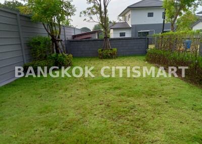 House at Centro Pinklao for sale