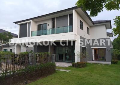 House at Centro Pinklao for sale