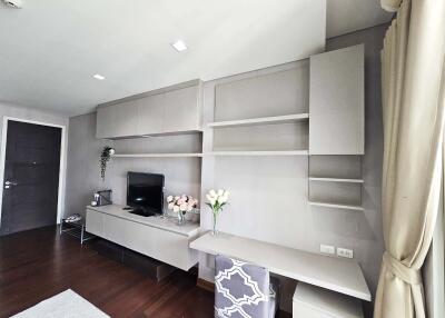 Modern living room with built-in shelves and TV
