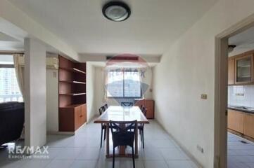 Luxurious 3-Bedroom Condo with Easy Access to BTS Phrom Phong