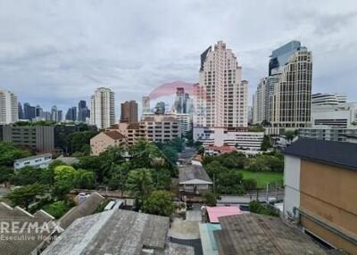 Luxurious 3-Bedroom Condo with Easy Access to BTS Phrom Phong