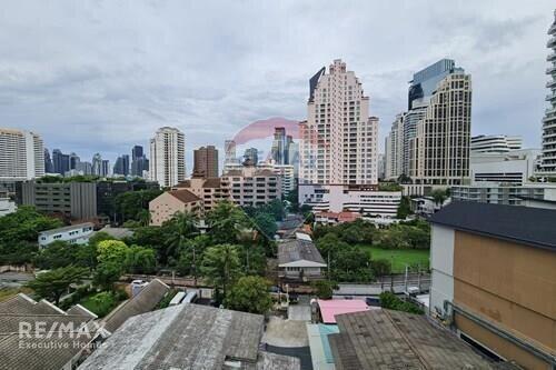 Luxurious 3-Bedroom Condo with Easy Access to BTS Phrom Phong