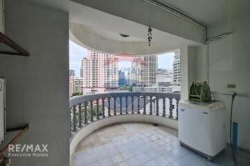 Luxurious 3-Bedroom Condo with Easy Access to BTS Phrom Phong