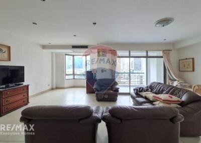 Luxurious 3-Bedroom Condo with Easy Access to BTS Phrom Phong