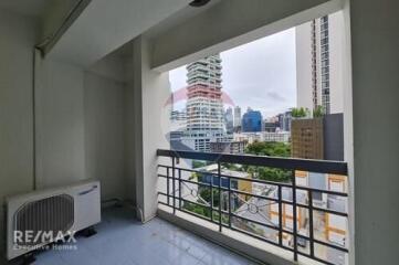 Luxurious 3-Bedroom Condo with Easy Access to BTS Phrom Phong