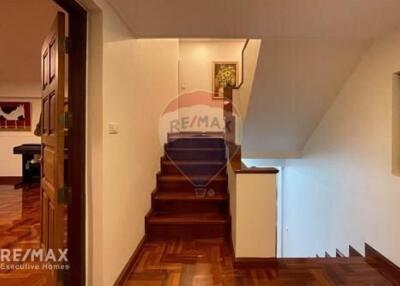 Pet Friendly 4BR Detached House for Rent near BTS Thonglor Sukhumvit