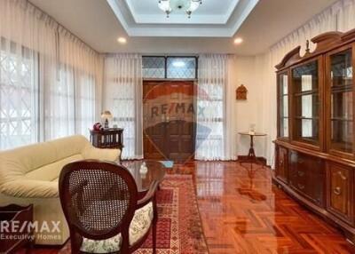 Pet Friendly 4BR Detached House for Rent near BTS Thonglor Sukhumvit