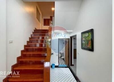 Pet Friendly 4BR Detached House for Rent near BTS Thonglor Sukhumvit