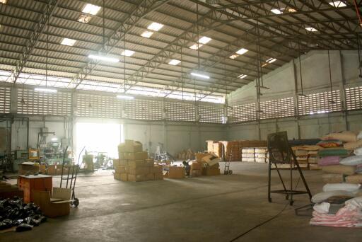 Spacious warehouse with high ceiling and storage areas