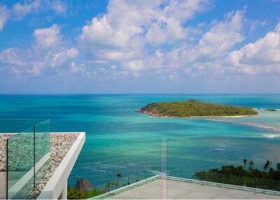 Luxury Villa in this 12-bedroos sea-view pool villa in Koh Samui