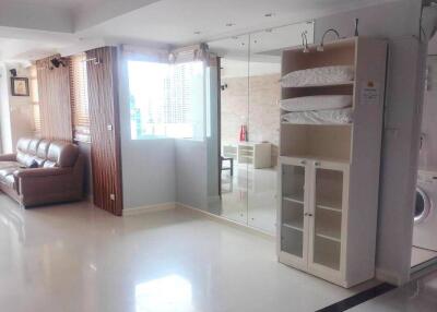 3-BR Condo at The Oleander near BTS Nana