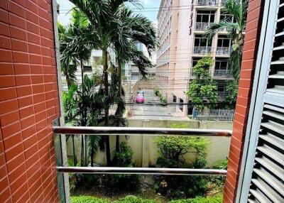 1-BR Apt. in Chong Nonsi