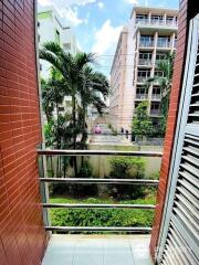 1-BR Apt. in Chong Nonsi