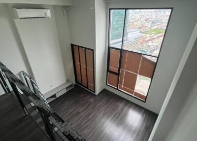 1-BR Duplex at Knights Bridge Space Rama 9 near MRT Phra Ram 9