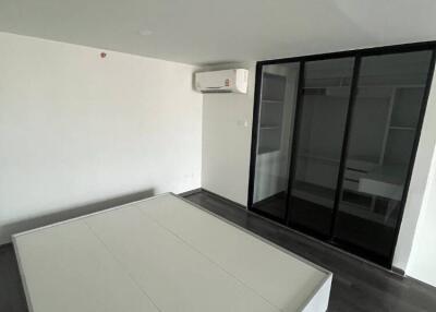 1-BR Duplex at Knights Bridge Space Rama 9 near MRT Phra Ram 9