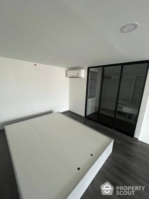 1-BR Duplex at Knights Bridge Space Rama 9 near MRT Phra Ram 9