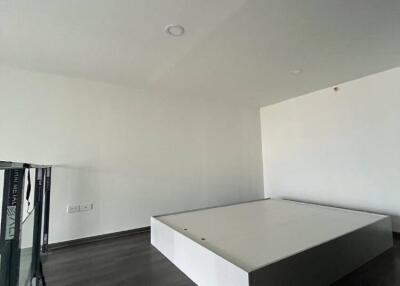 1-BR Duplex at Knights Bridge Space Rama 9 near MRT Phra Ram 9