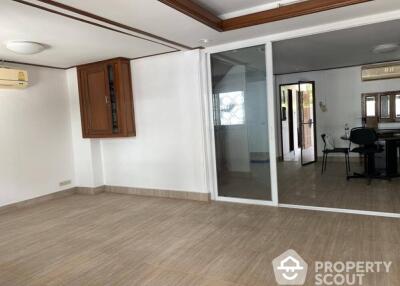 3-BR Townhouse near BTS Phrom Phong