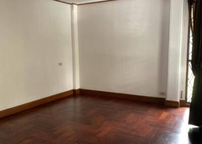 3-BR Townhouse near BTS Phrom Phong