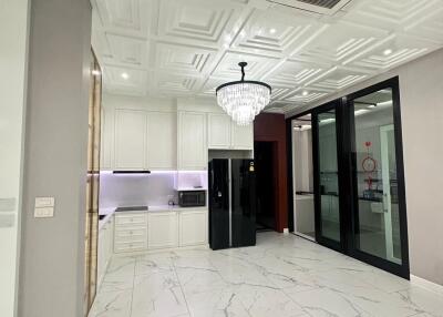 Modern kitchen with a chandelier