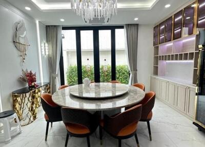 Elegant dining room with chandelier and round marble table