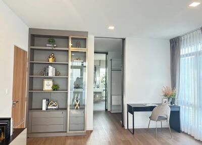 Modern bedroom with bookshelf and desk