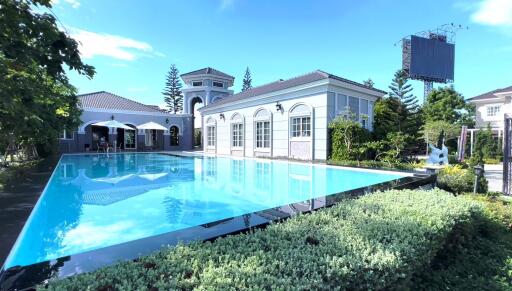 Elegant house with large swimming pool and garden