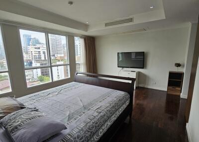 Large 2-Bedroom Condo Sukhumvit 11 Sale